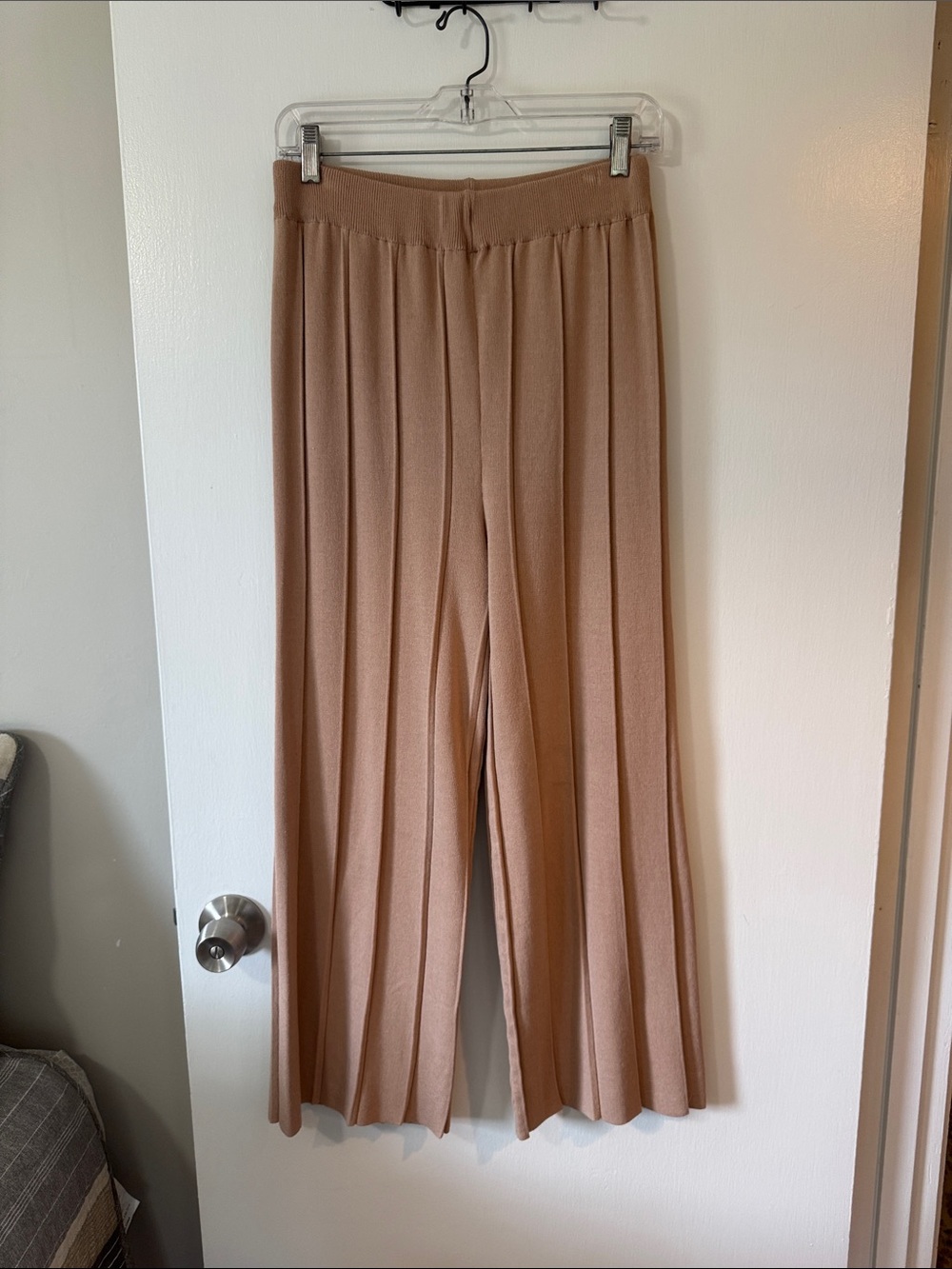 Source Unknown Wide-Leg Pleated Knit Pants - Camel